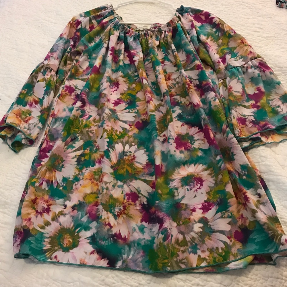 Trippy, FUN flower free festival top ☮️💟🌸💐